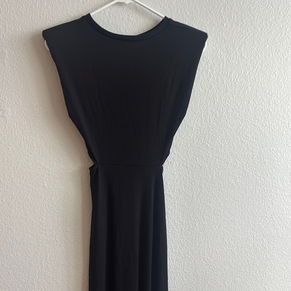 Elegant FORE Black Maxi Dress with Side Cutout Ring Detail FORE brand - Picture 7 of 8